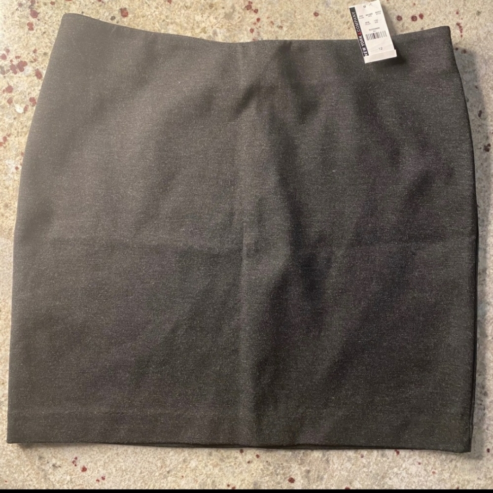 NWT Women's New York & Company Fitted Skirt - Picture 2 of 3
